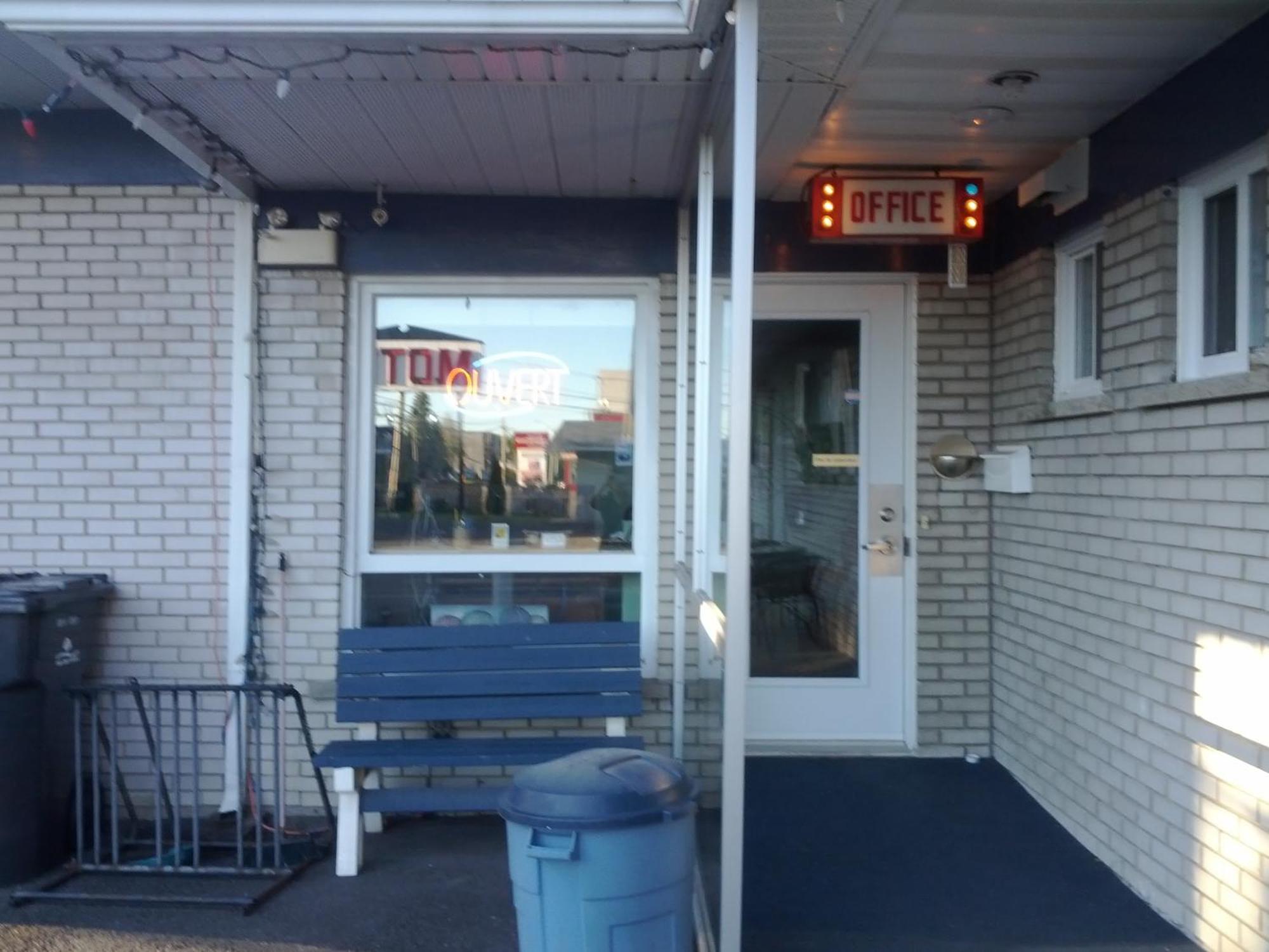 Motel Montgolfiere Jp Saint-Jean-sur-Richelieu Exterior foto