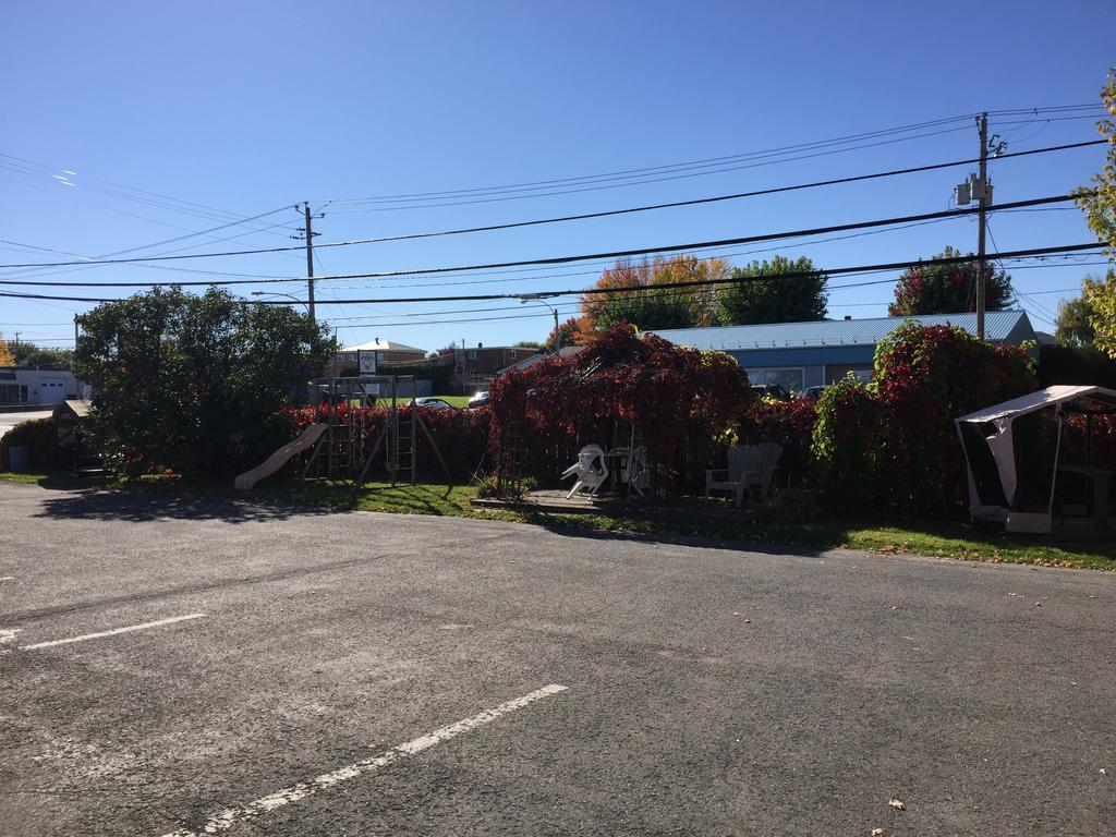 Motel Montgolfiere Jp Saint-Jean-sur-Richelieu Exterior foto