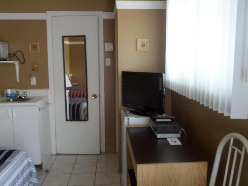 Motel Montgolfiere Jp Saint-Jean-sur-Richelieu Zimmer foto
